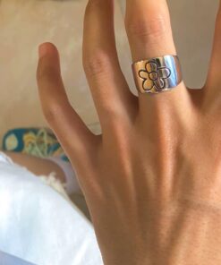 Women's Flower Graved Ring